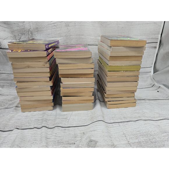Lot of 41 Christopher Pike YA Horror/Thriller Novels – Mixed Titles - Picture 2 of 3